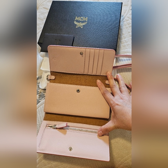 MCM Wallet on chain brandnew - Picture 2 of 3